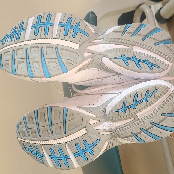 White blue and silver Reebok walking shoes size 8 NWT - Picture 3 of 3